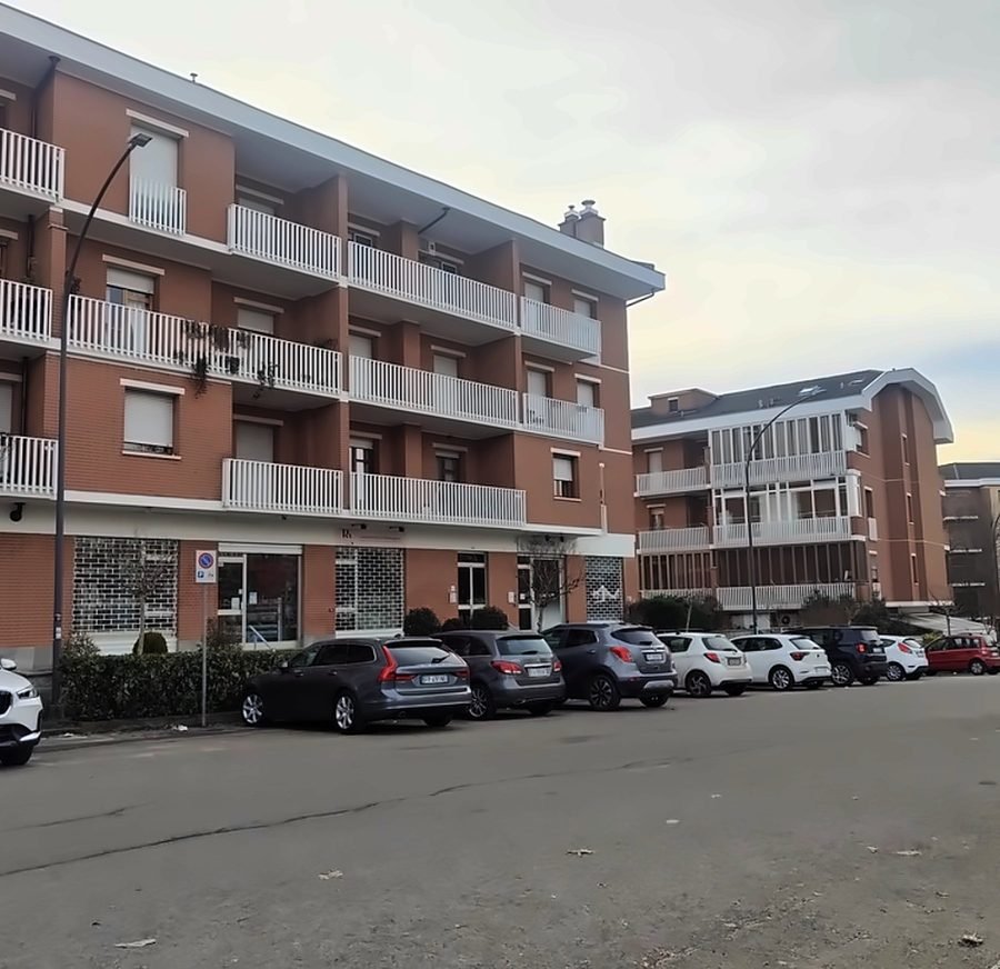 Il palazzo de La Cabanestra in Via Ugo Foscolo 38, Asti